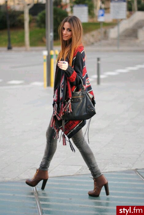 Poncza Okrycia Moda