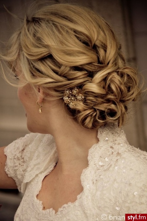 Blond Upięcie Kręcone Ślubne Średnie Fryzury