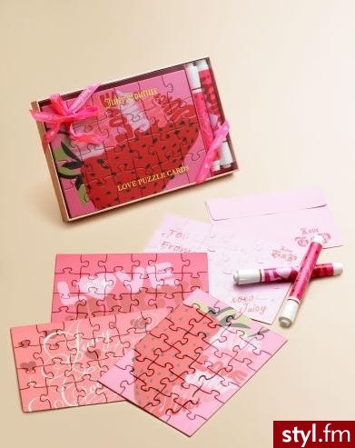 Walentynkowe puzzle od Juicy Couture. Nowy pomysł na prezent! :) Cena: $28 / zauważyłam, że ktoś z nudów polubił dawać mi same oceny jeden. jeśli masz jaja, to napisałbyś chociaż, dlaczego ;) - Gadżety Inne Moda