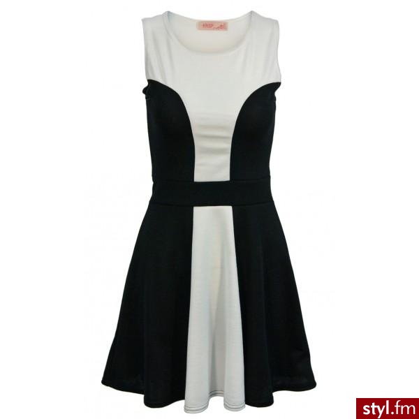 Sukienki Moda