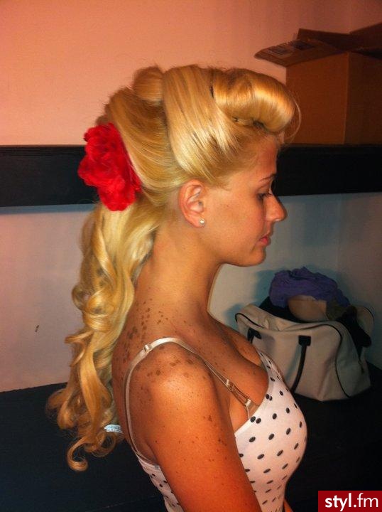 Blond Upięcie Kręcone Wieczorowe Długie Fryzury