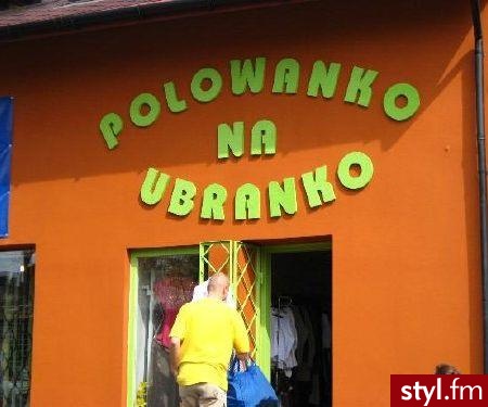 odzież używana. Większość uważa że \"nie będzie chodzić do tego sklepu bo jeszcze ktoś przyczai\". Ja nie mam oczywiscie wszystkich ubrań z second handu ale jak się natrafi coś nie zniszczonego i dobrze wyglądająceo po niskiej cenie to kupuje;]. - Misz-masz
