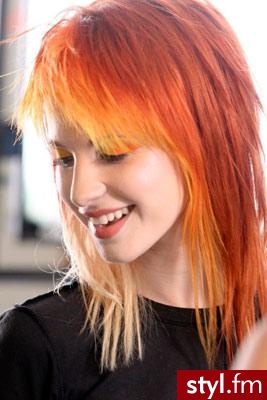 Hayley Williams. Usunę ale tylko jeśli dasz mi LINK !!
;p - Średnie Fryzury