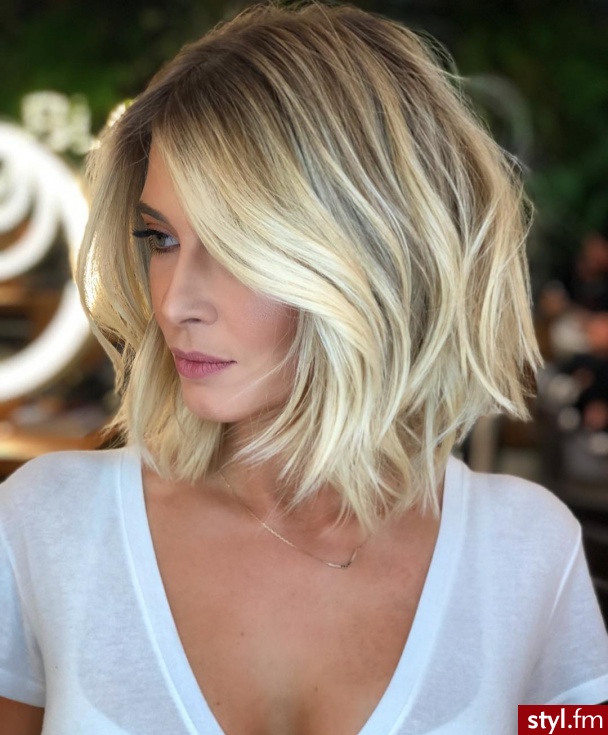 Blond Rozpuszczone Proste Na co dzień Średnie Fryzury