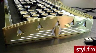 Klawiatura "New Yorker" Art Deco. Klawiatura "New Yorker" Art Deco. Dostępna w cenie
$2 800, czyli około 8 092 zł.
Kupisz na stronie
DataMancer. - Gadżety Inne Moda
