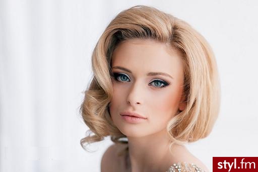 Blond Rozpuszczone Kręcone Ślubne Średnie Fryzury