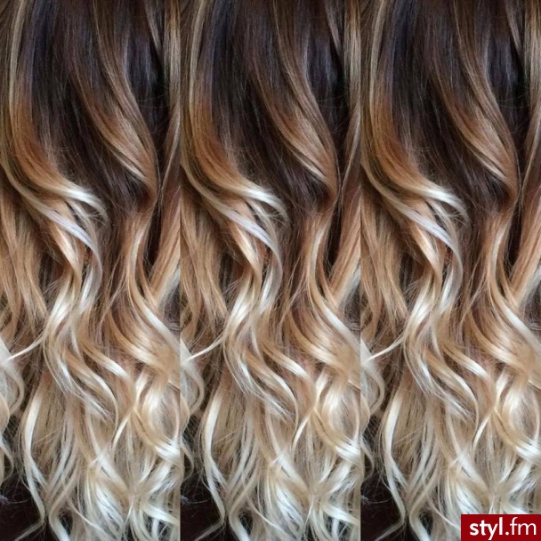 ashblond z Olaplex http://forhairsobieski.pl/ salon FOR HAIR - Blond Rozpuszczone Kręcone Na co dzień Długie Fryzury