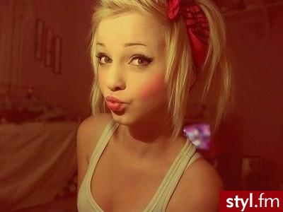 upięcie - Blond Upięcie Proste z grzywką Na co dzień Średnie Fryzury