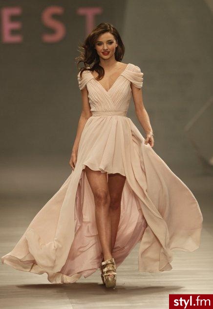 Sukienki Moda