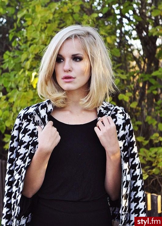 Blond Rozpuszczone Proste Na co dzień Średnie Fryzury