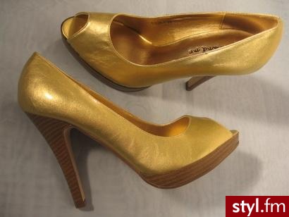 Jeśli zdjęcie znajduje się już w galerii to proszę o link:) - Pozostałe Buty Moda