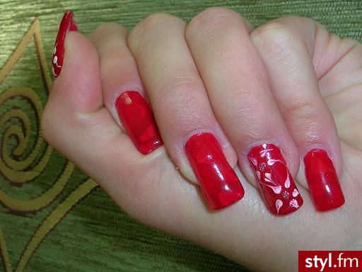 Autor: _dagusia_ kwiatki na czerwieni. Autor: <b>_dagusia_</b><br /> - Paznokcie