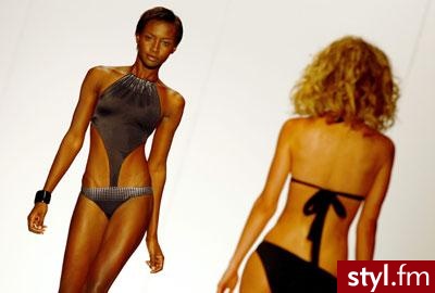Pokaz kolekcji strojów kąpielowych od Daxa Martina i Lovewaterlove - Pozostałe Ciuchy Moda