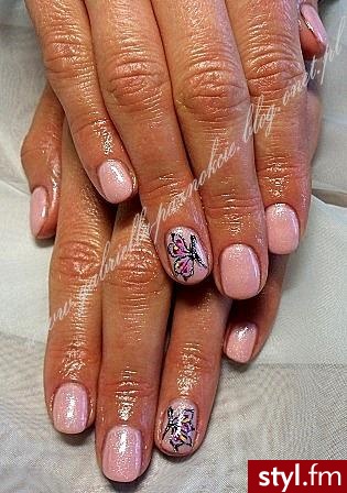 manicure hybrydowy + motylki malowane farbkami - Migdałki Malowane farbkami Naturalne Paznokcie