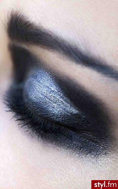Uwielbiam mocny make up...... wg mnie rzęsy powinny być lepiej wytuszowane ale reszta ok - Makijaże