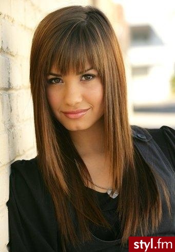 Demi Lovato - Brązowe Rozpuszczone Proste z grzywką Na co dzień Średnie Fryzury