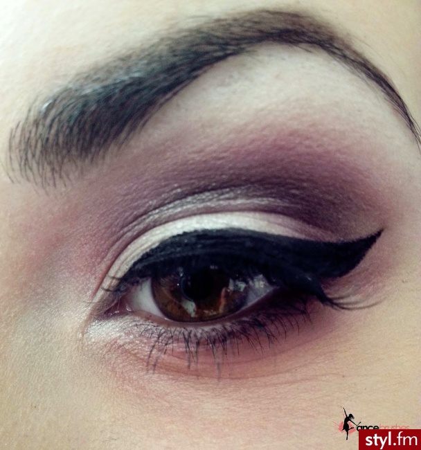 Więcej zdjęć i informacji na: http://dancebrushes.blogspot.com/2015/04/mac-pure-heroine.html - Wieczorowe Makijaże