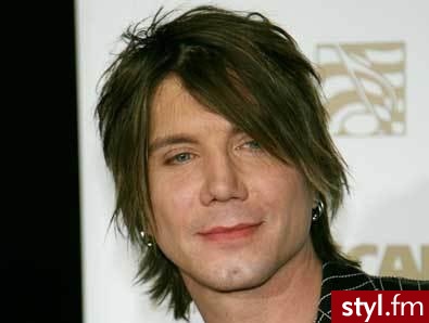 fryz wokalisty Goo Goo Dolls - Średnie Męskie Fryzury