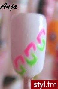 biały siakiś - Paznokcie