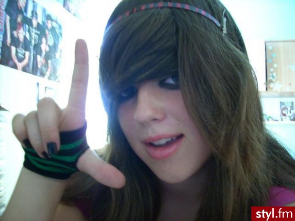 - - EMO Alternatywne Średnie Fryzury