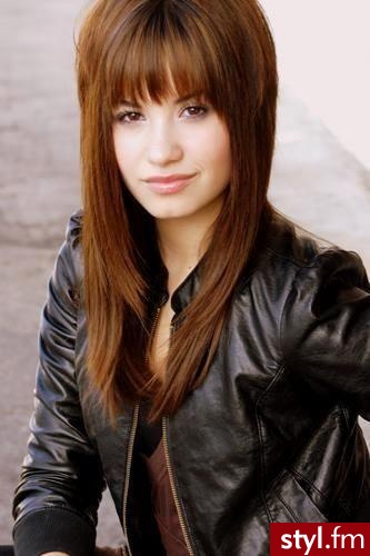 Demi Lovato - Moja idolka ;) - Średnie Fryzury