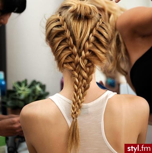 Blond Upięcie Proste Wieczorowe Średnie Fryzury