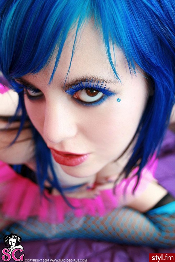 blue babe. - Średnie Fryzury