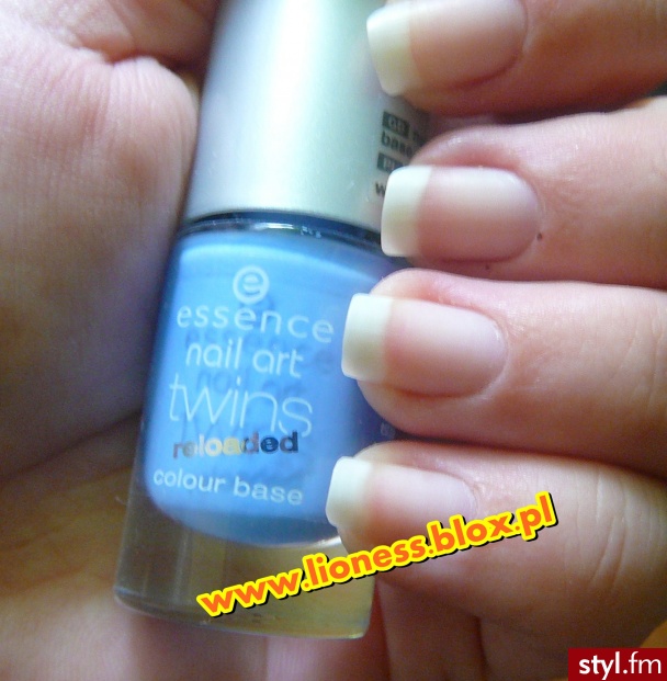 Ten lakier na paznokciach znajdziecie na blogu: http://lioness.blox.pl/2013/10/Essence-01-Edward.html - Kosmetyki