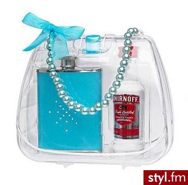 Miniatórka Smirnoffa oraz kobieca piersiówka. A wszystko zapakowane w śliczną torebeczkę. Cena: £12.50 - Misz-masz