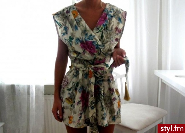 Sukienki Moda