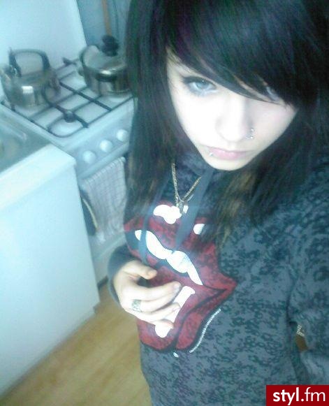 ;]. ;] - EMO Alternatywne Średnie Fryzury
