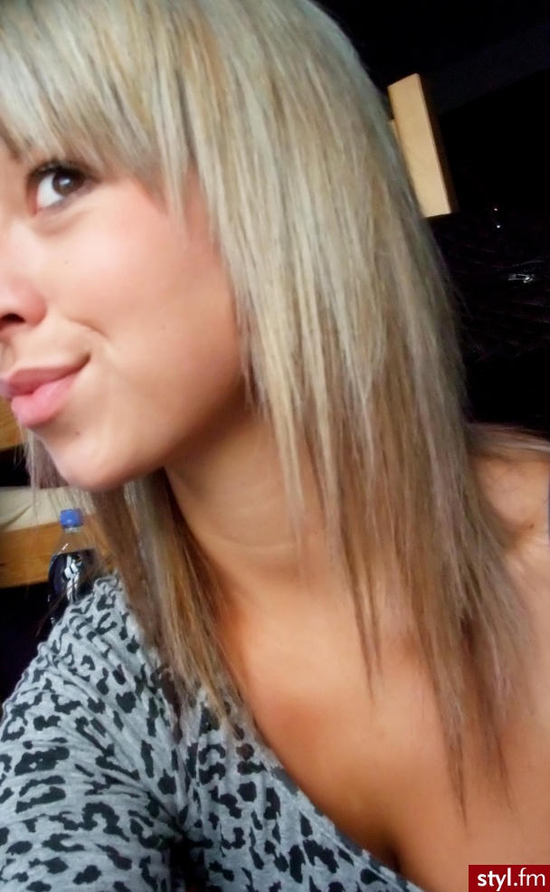 po czwartej wizycie. z czarnego - Blond Rozpuszczone Proste Na co dzień Średnie Fryzury