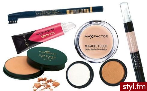 Stonowany makijaż
Kredka do brwi 02 HazelEyebrow Pencil Shaper, MF, 19 zł, Silk Gloss Tube, błyszczyk do ust, MF, 28 zł, Creme puff puder 2 w1, MF, 30 zł, Miracle Touch Liquid Illusion Foundation podkład, MF, 49 zł, Cienie do powiek, MF, 22 zł. - Makijaże