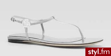 sandały Gucci. sandały Gucci. Cena: $360, czyli około 1 000 zł
Kupisz w sklepie Neiman Marcus. Sklep dopuszcza możliwość transportu zamówionych przedmiotów do Polski, ale wymaga to uprzedniego omówienia szczegółów w rozmowie - Pozostałe Buty Moda