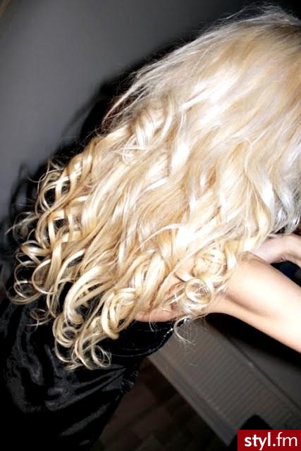 Blond Rozpuszczone Kręcone Na co dzień Długie Fryzury