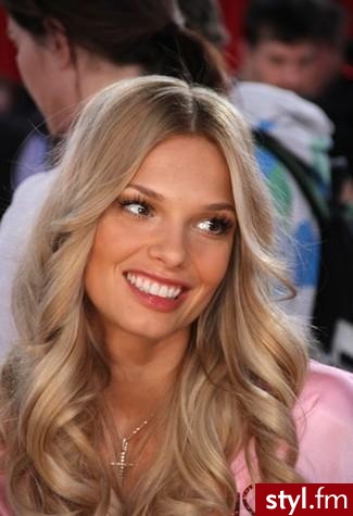 kręcone - Kręcone Na co dzień Średnie Fryzury