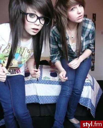 >.< - EMO Alternatywne Średnie Fryzury