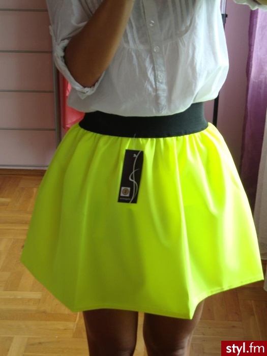 Średnie Spódnice Moda