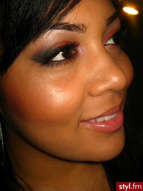 makijaż. Eyes: MAC Brown Script (lid), Plumage & Carbon (outer corner), Vellum (inner corner), Shroom (highlight), ELF Lashes
Lips: NYX Natural l/g - Makijaże