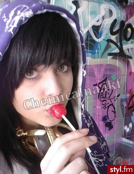 =*. <3 - Średnie Fryzury