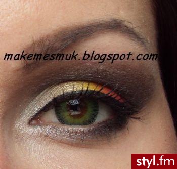 zapraszam na mojego bloga www.makemesmuk.blogspot.com - Dzienne Makijaże