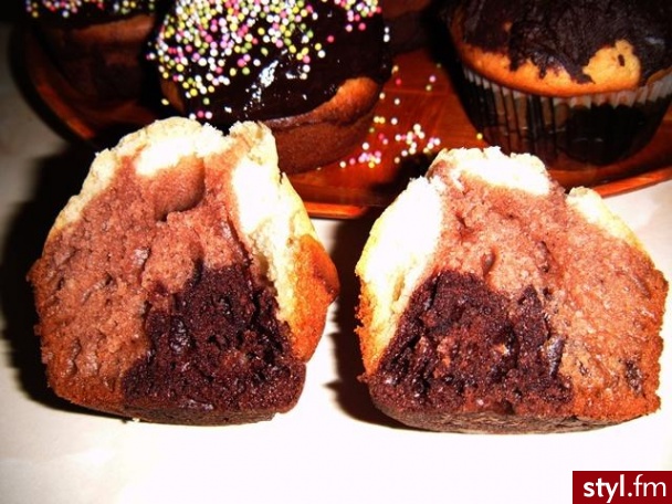 Muffiny. Dziś naszła mnie ochota na muffiny :) zrobiłam 2 rodzaje cieniowane i z niespodzianka - Misz-masz