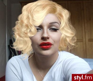 Transformacja Marilyn Monroe na halloween. - Wieczorowe Makijaże