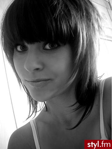 Średnie Fryzury