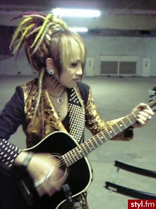 Ruki (GazettE). super dredy - Średnie Fryzury