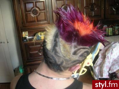 wzór na głowie. Fryzury dla odważnych. wzór na głowie - Internetowy Katalog Fryzur IKF.com.pl, propozycje fryzur na każdą okazję np. super fryzury - Punk Rock Alternatywne Średnie Fryzury
