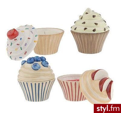 Karmelowa, waniliowa, czekoladowa.. jaką babeczkę wybierzesz? :) Cena (za cztery sztuki): $29.75. Szkoda, że świeczki nie są jadalne ;) - Misz-masz
