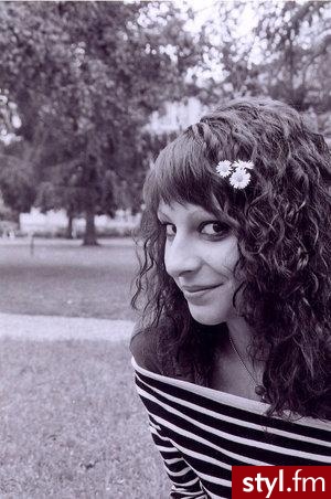 znalezione w necie :) - Kręcone Na co dzień Średnie Fryzury