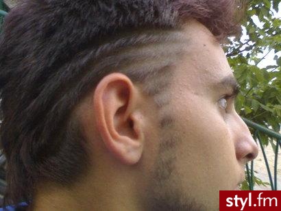 Tak dla beki dodałem 2 moje fotki i jedna kumpla z fantazjami fryzjerskimi mojego przyjaciela piszcie co chcecie w kazdym razie pozdro all ;] - Punk Rock Alternatywne Średnie Fryzury