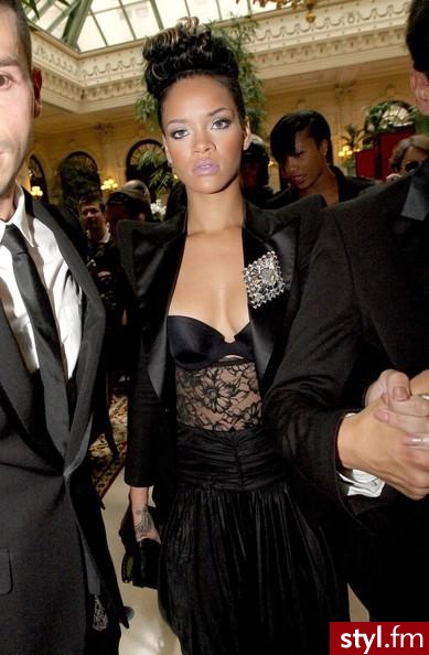 riri Fashion Show In Paris - Moda uliczna Inne Moda